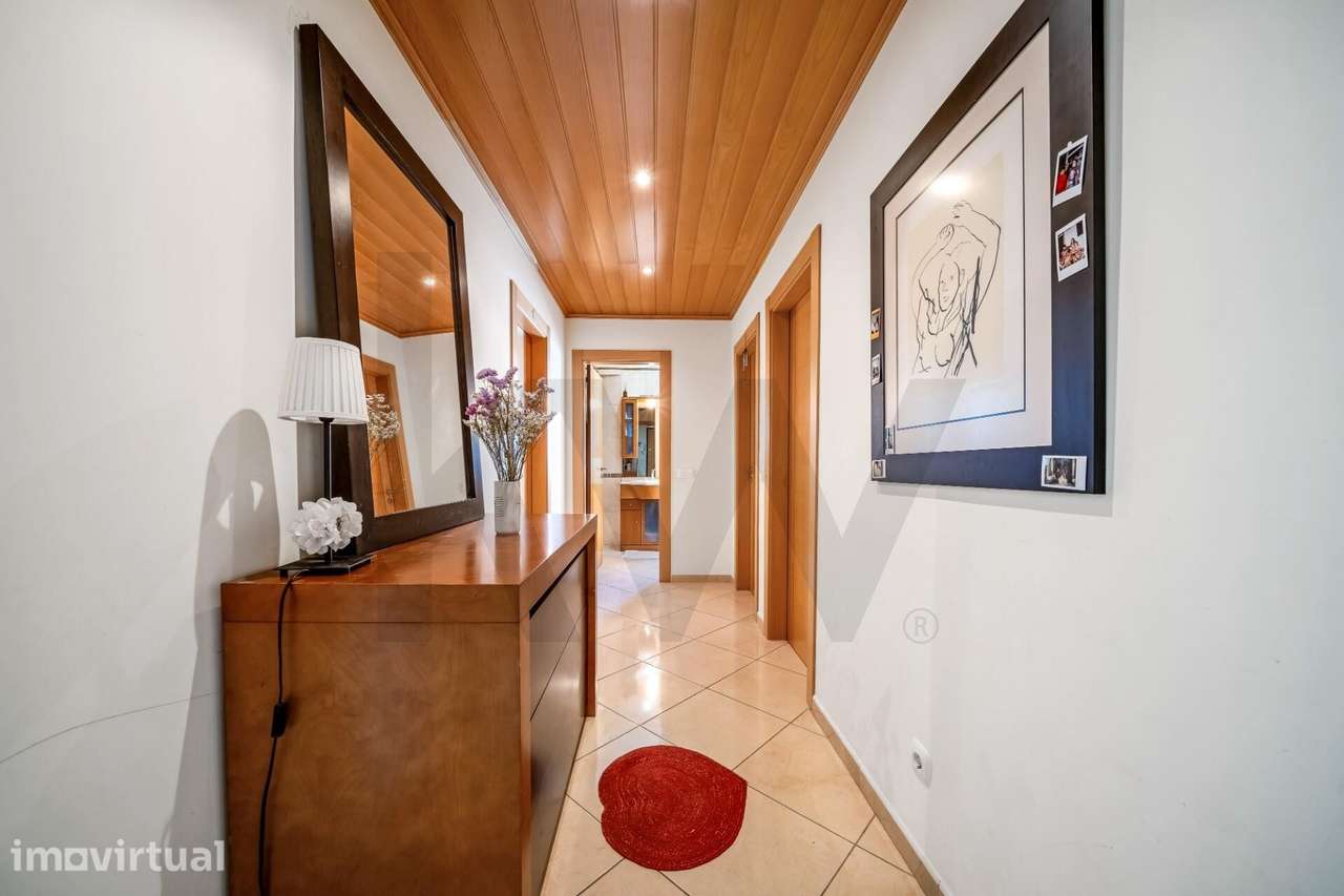 Apartamento T3 com Duas Frentes e Vista Mar na Avenida Gulbenkian, Far - Grande imagem: 2/34