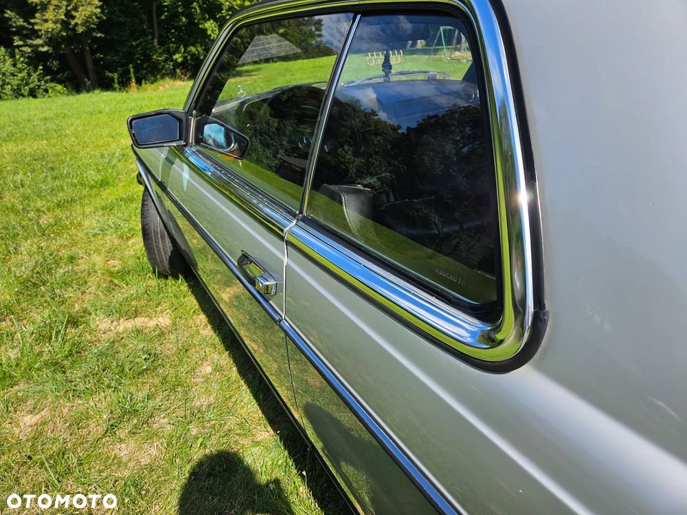 Mercedes-Benz W123 - 12