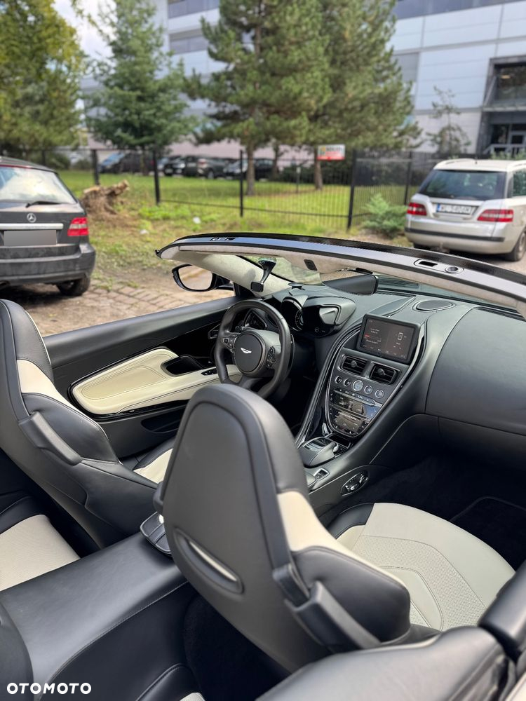 Aston Martin DBS Superleggera Standard - 10