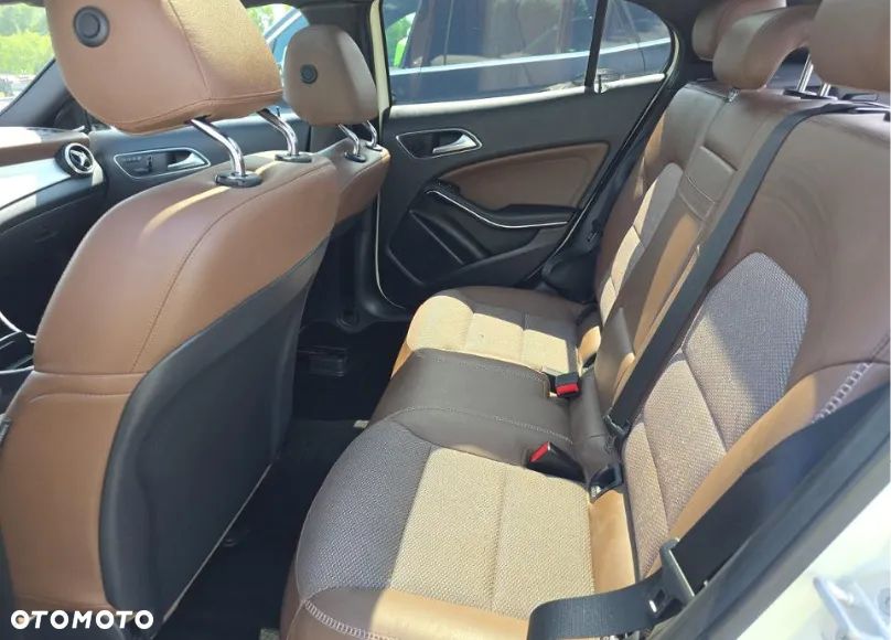 Mercedes-Benz GLA 250 4Matic 7G-DCT AMG Line - 10