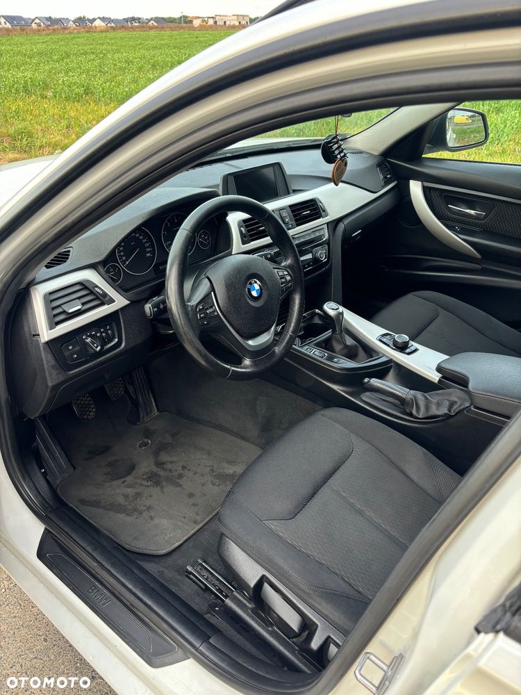 BMW Seria 3 318d Luxury Line - 17