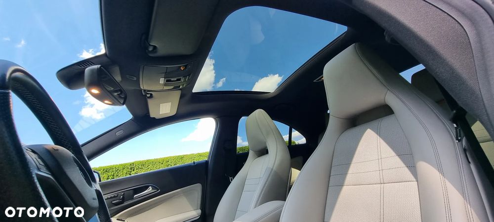 Mercedes-Benz CLA 200 7G-DCT Urban - 31