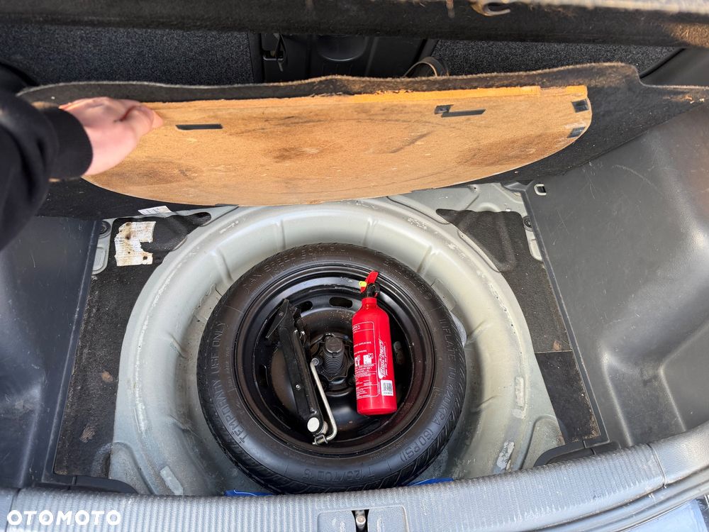 Volkswagen Golf 1.6 FSI Trendline - 16