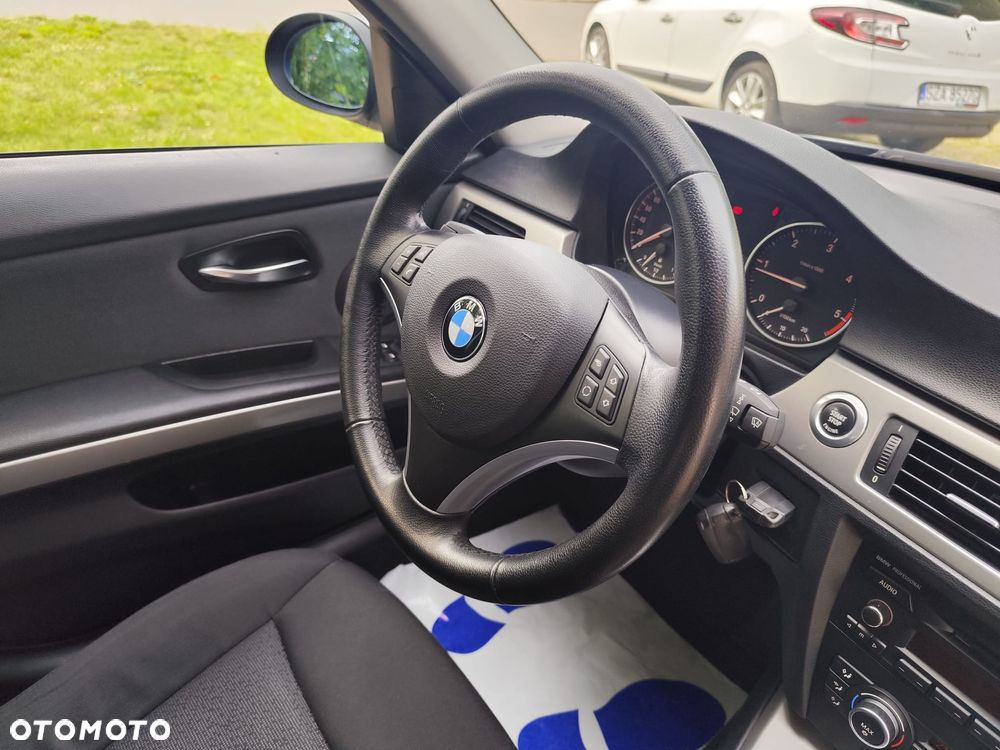 BMW Seria 3 320d DPF - 23