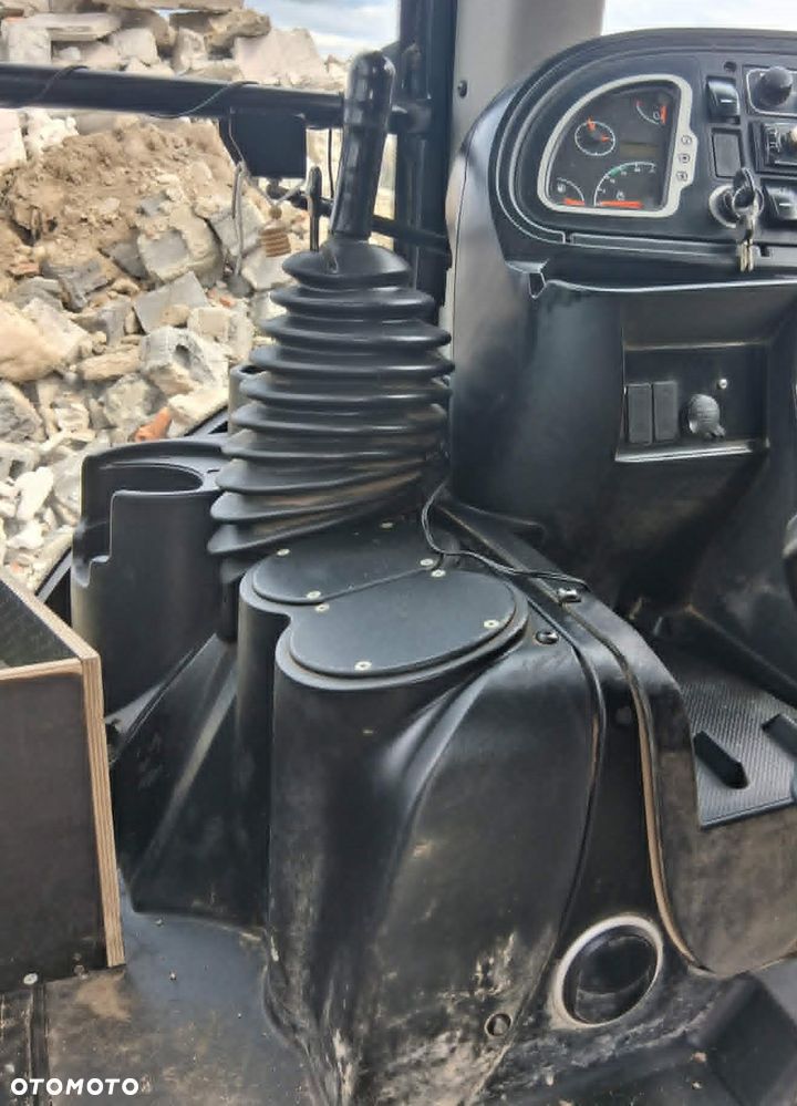 JCB - 15