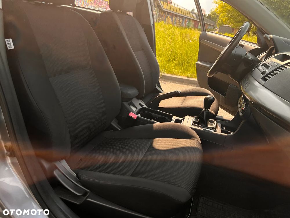 Mitsubishi Lancer 1.6 Invite - 13
