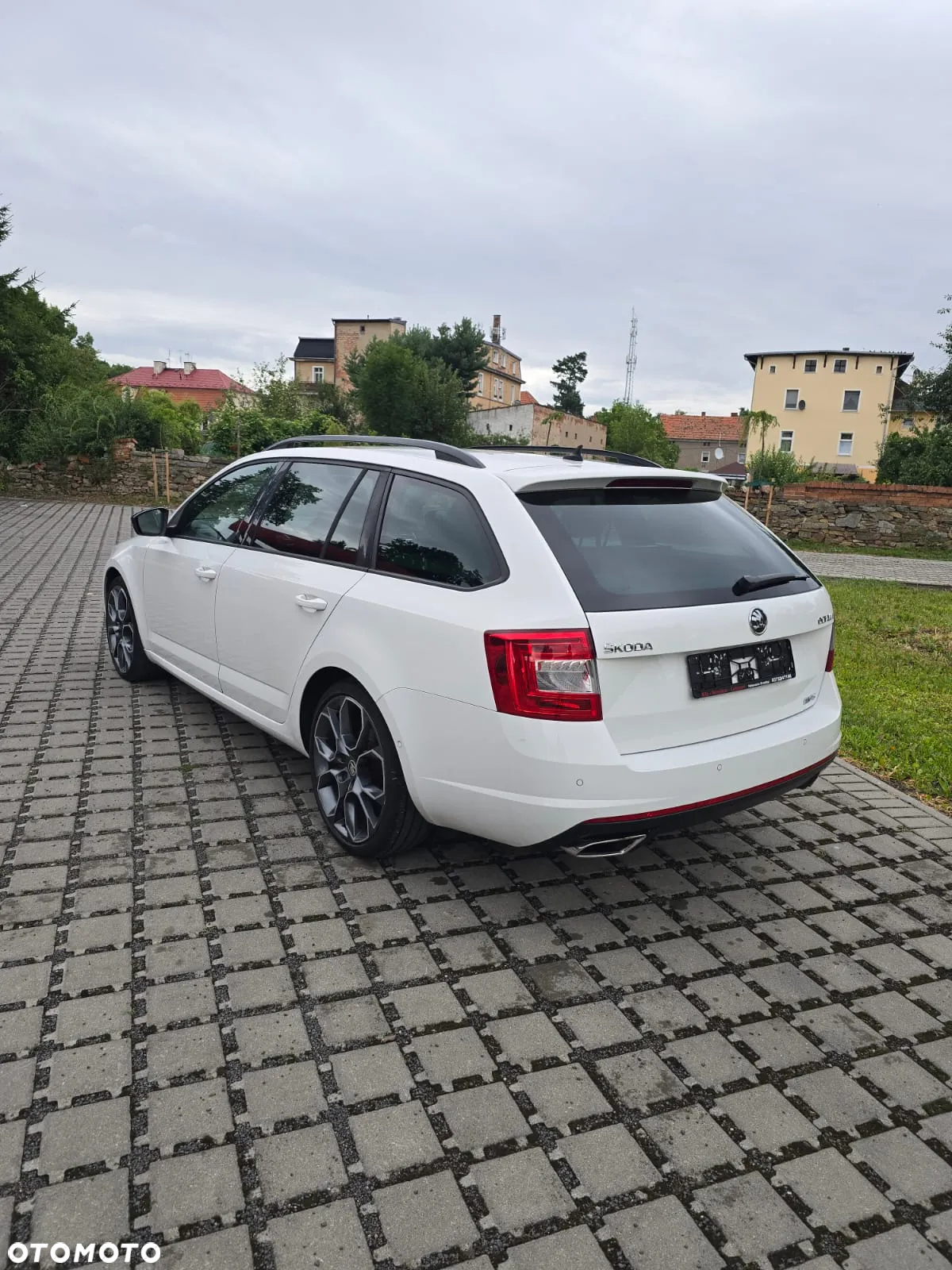 Skoda Octavia Combi 2.0 TDI RS - 31