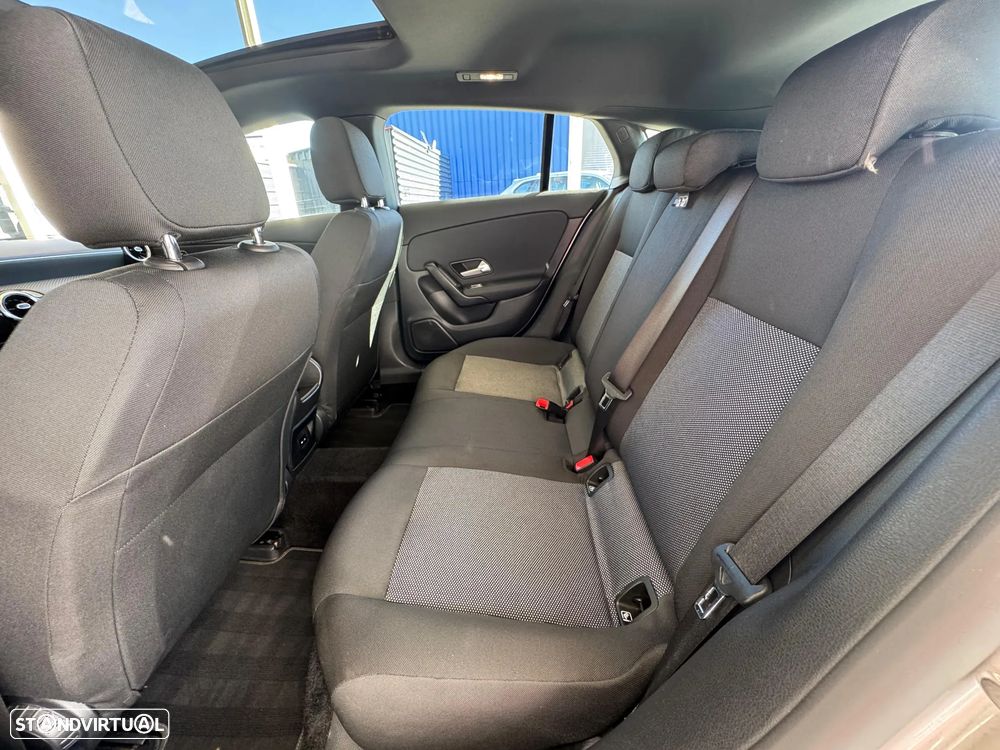 Mercedes-Benz CLA 180 d Shooting Brake 7G-DCT - 38