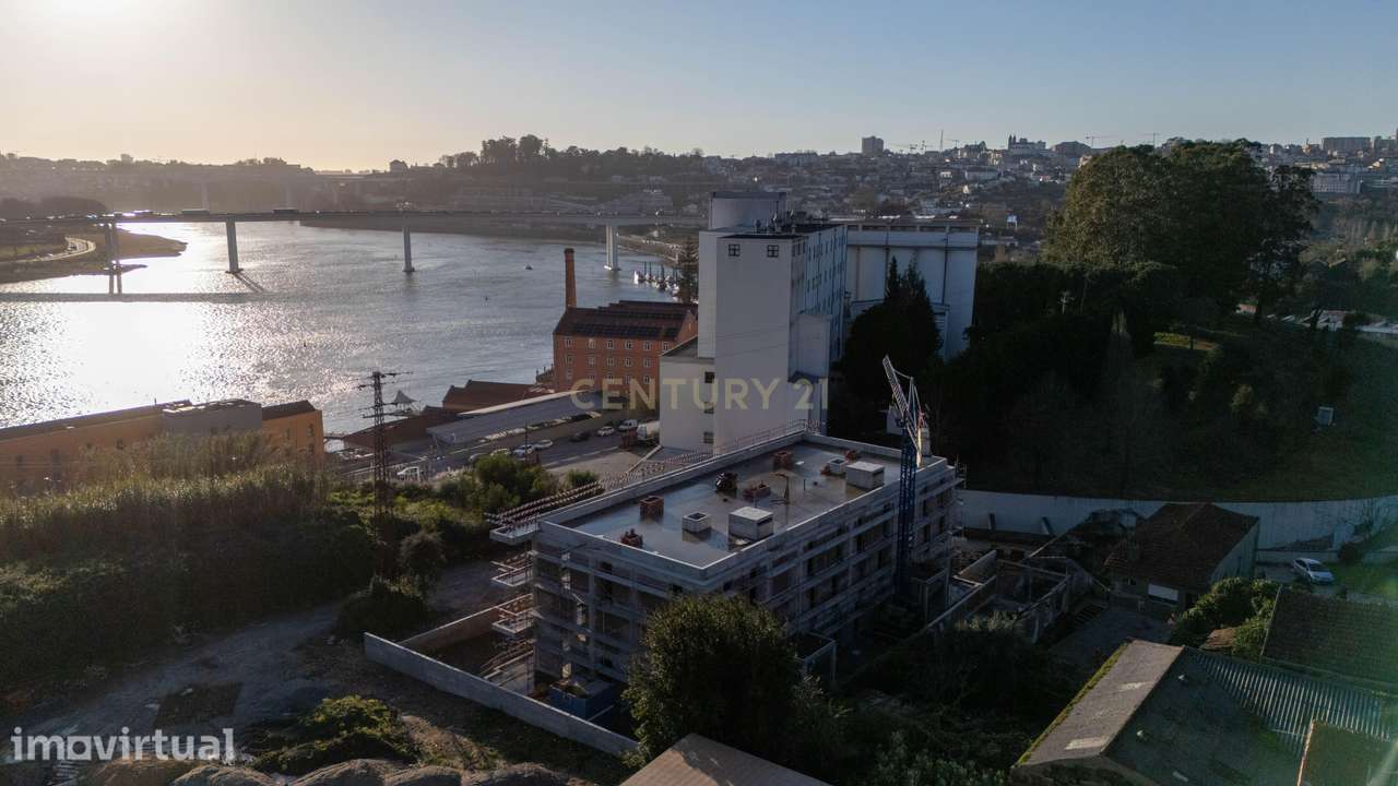 T2 Único com Terraço de 277m² | Valbom, Gondomar - Grande imagem: 2/47