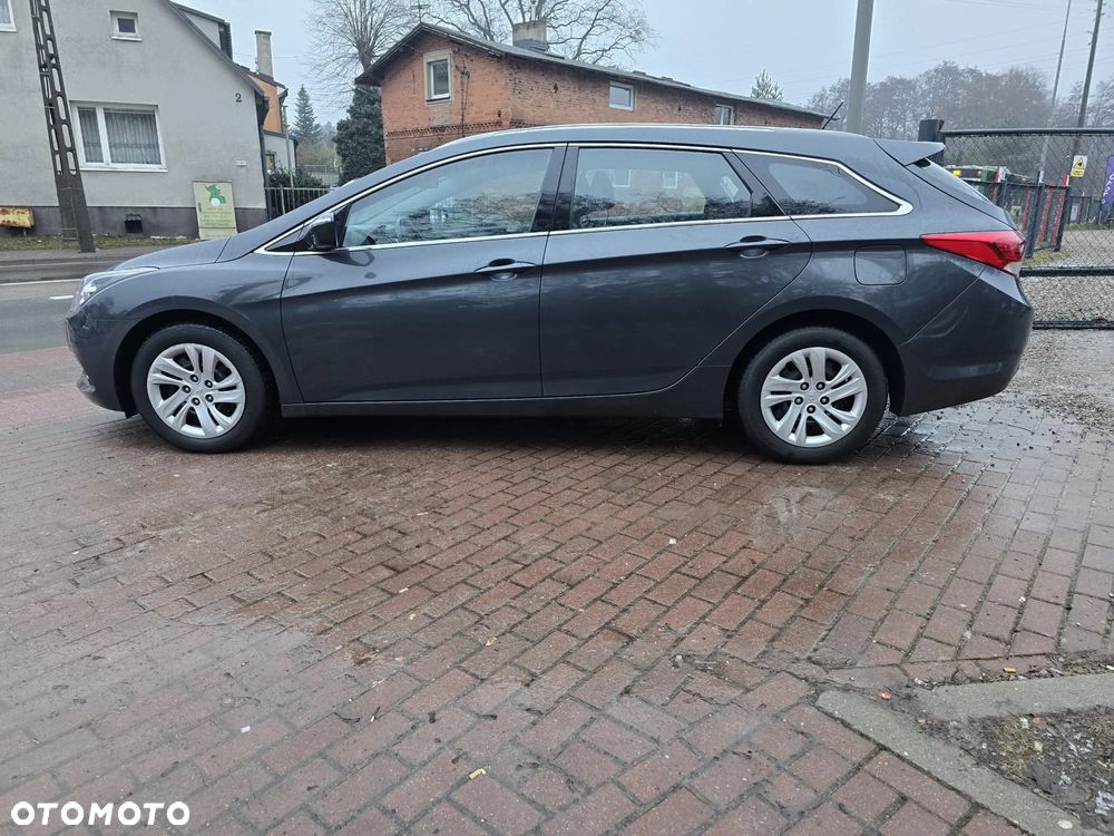 Hyundai i40 Kombi blue 1.6 Trend - 14