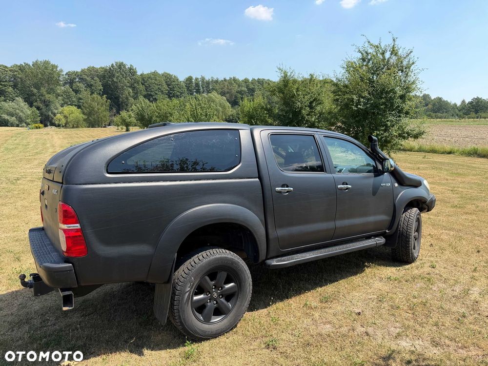 Toyota Hilux - 2