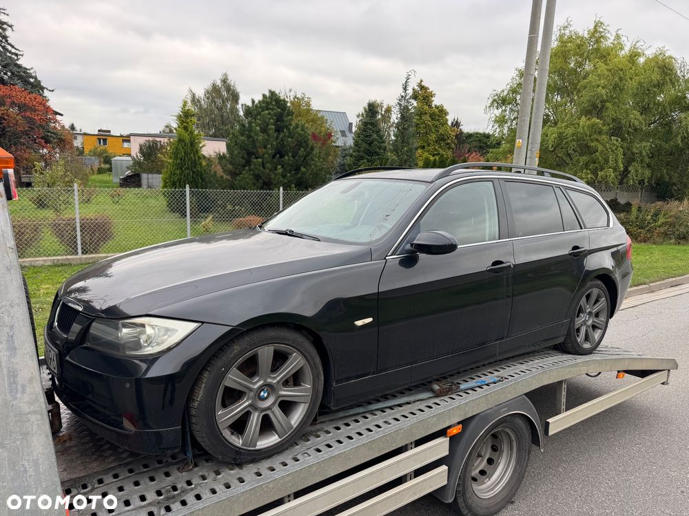BMW Seria 3 325i Touring - 13