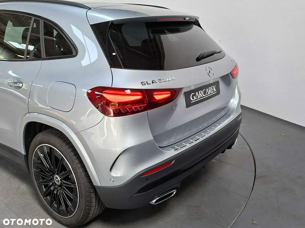 Mercedes-Benz GLA 220 d 4-Matic AMG Line 8G-DCT - 8
