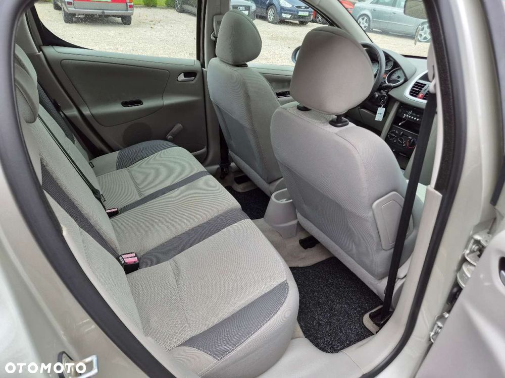 Peugeot 207 - 22