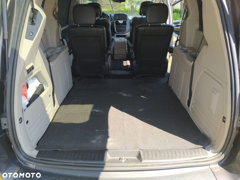 Chrysler Town & Country 3.6 Limited - 35