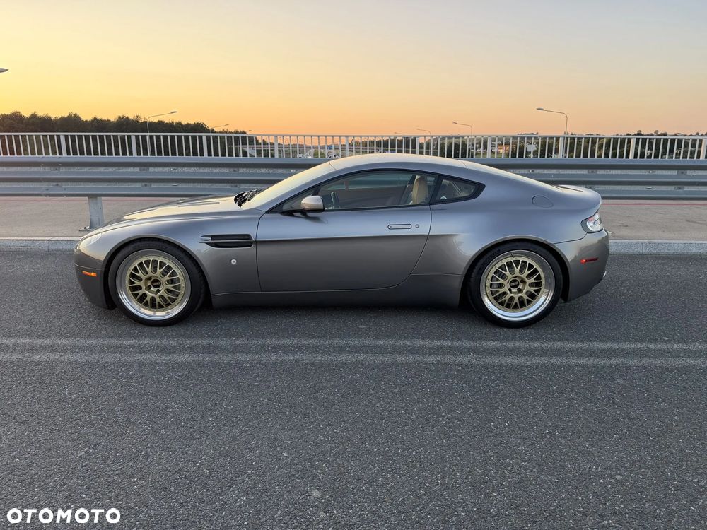 Aston Martin V8 Vantage 4,7 SportShift - 2