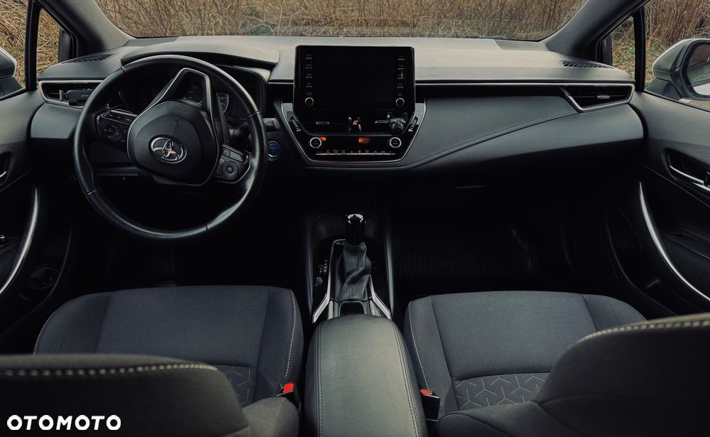 Toyota Corolla 2.0 Hybrid Executive - 17