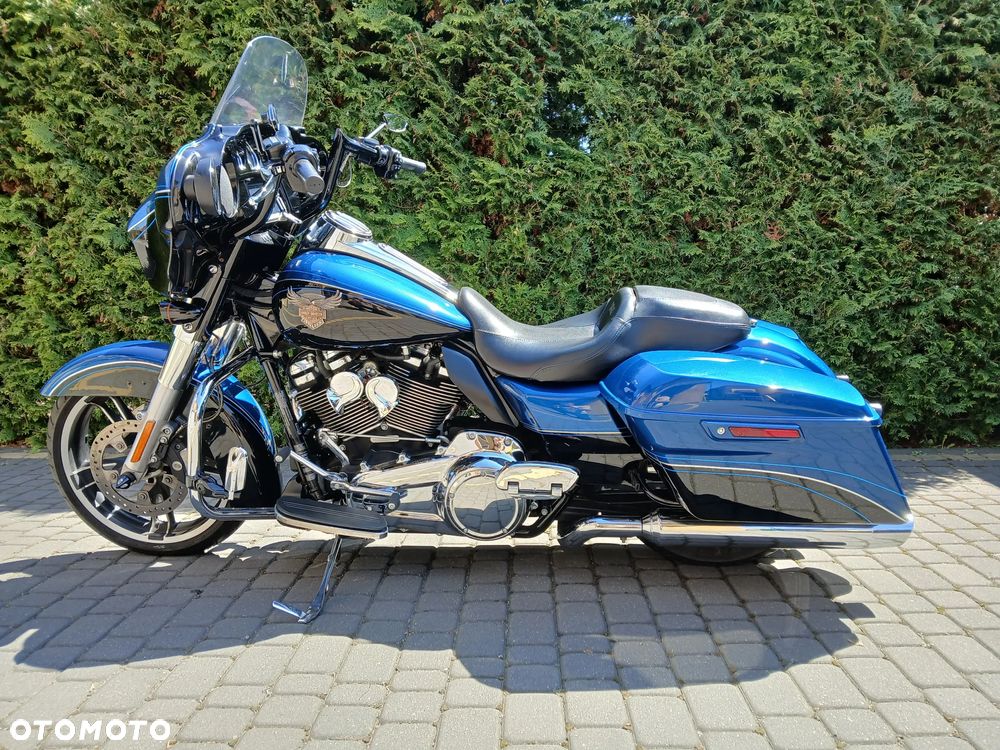 Harley-Davidson CVO Street Glide - 2