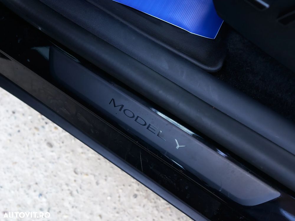 Tesla Model Y - 37