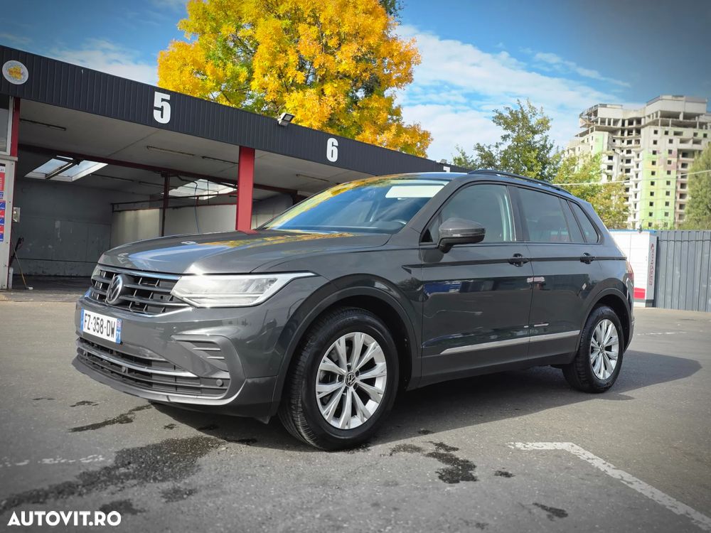 VOLKSWAGEN Tiguan