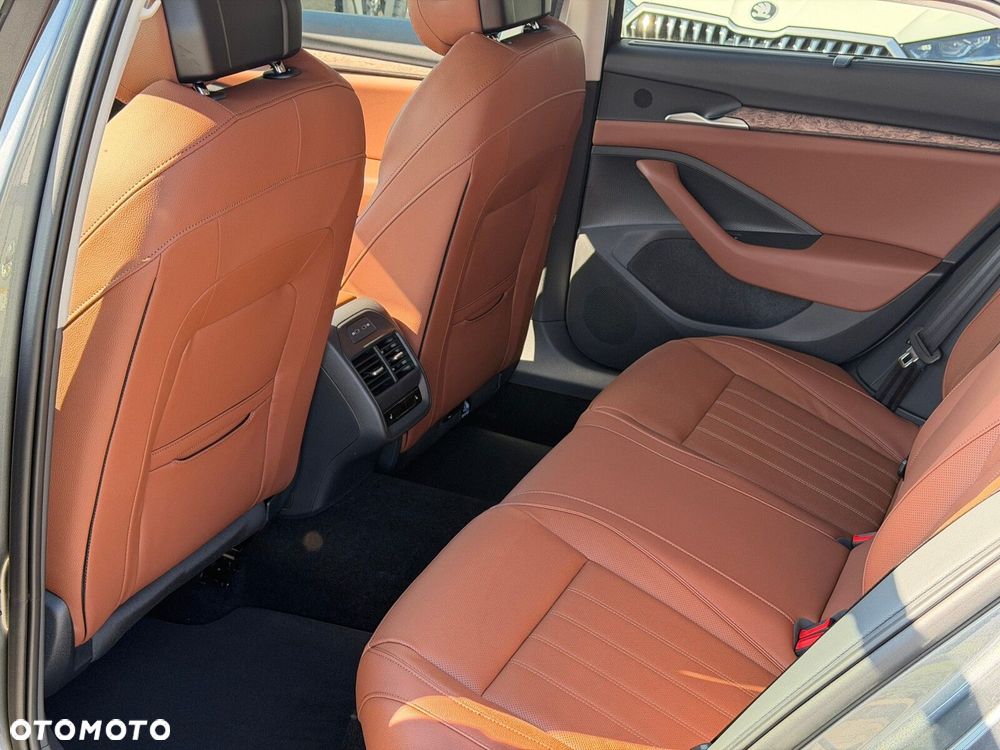 Skoda Superb 2.0 TDI SCR L&K DSG - 19