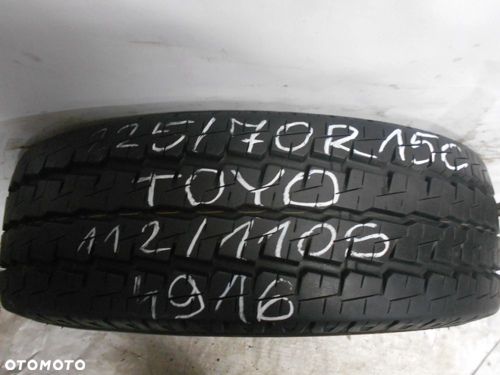 OPONA POJEDYNKA 225/70R15C TOYO H08 DOT 4916 10MM - 1