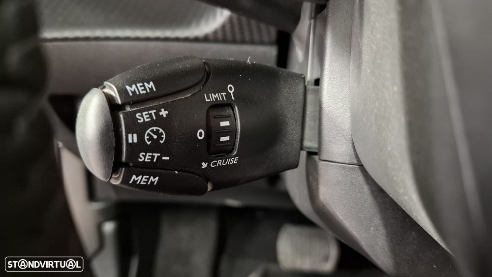 Peugeot 2008 1.2 Hybrid Allure e-DCS6 - 10