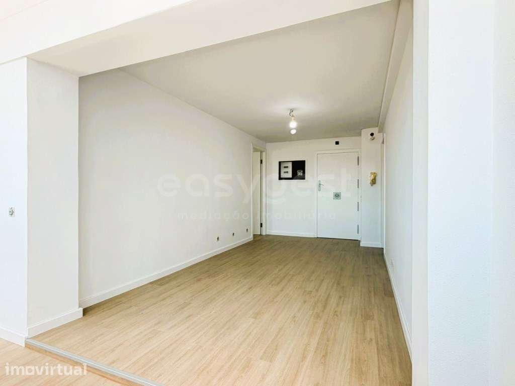 Apartamento T2 (T1+1) Totalmente Remodelado em Santana, Sesimbra - Grande imagem: 3/19
