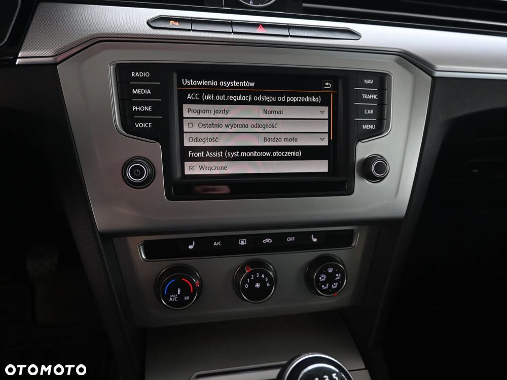 Volkswagen Passat 1.6 TDI (BlueMotion Technology) Comfortline - 23