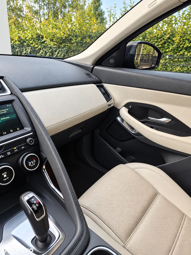 Jaguar E-Pace - 12