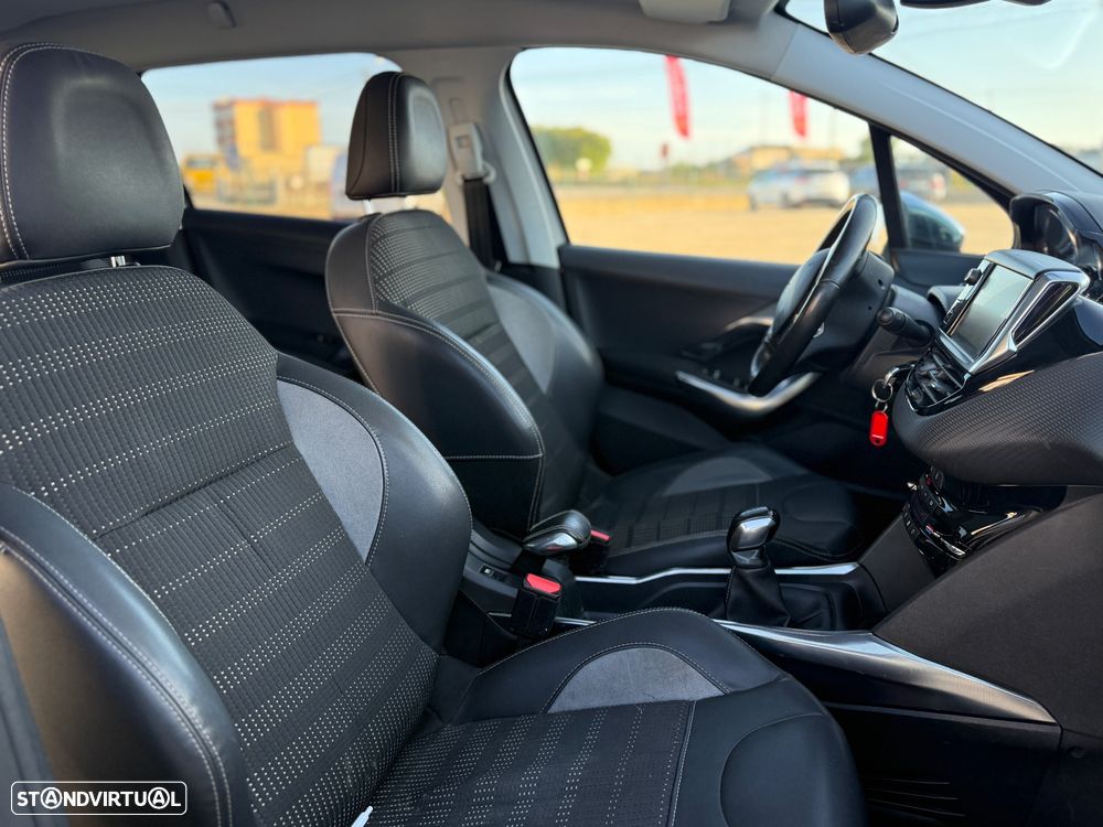 Peugeot 2008 PureTech 82 Allure - 18