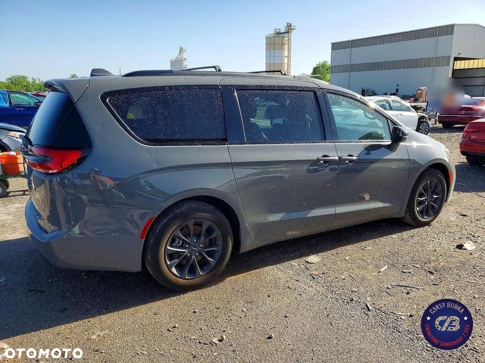 Chrysler Pacifica - 4
