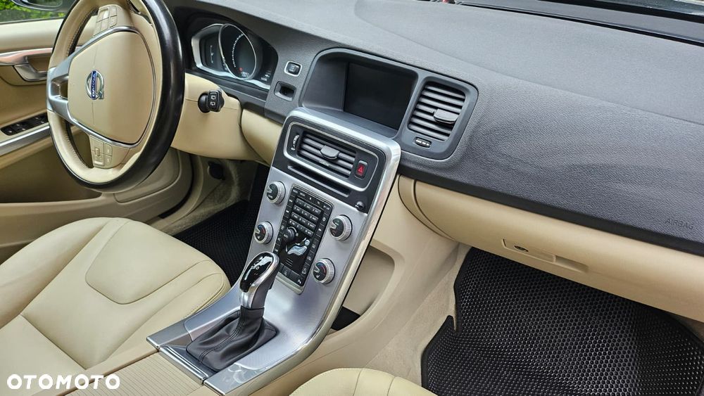 Volvo V60 Cross Country T5 AWD Summum - 8