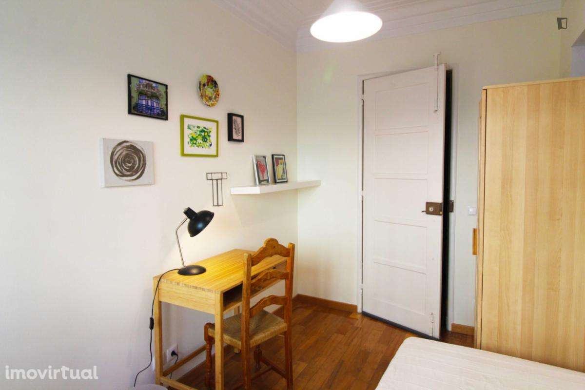 Quarto - localizado em Alameda Lisbon - Grande imagem: 3/9
