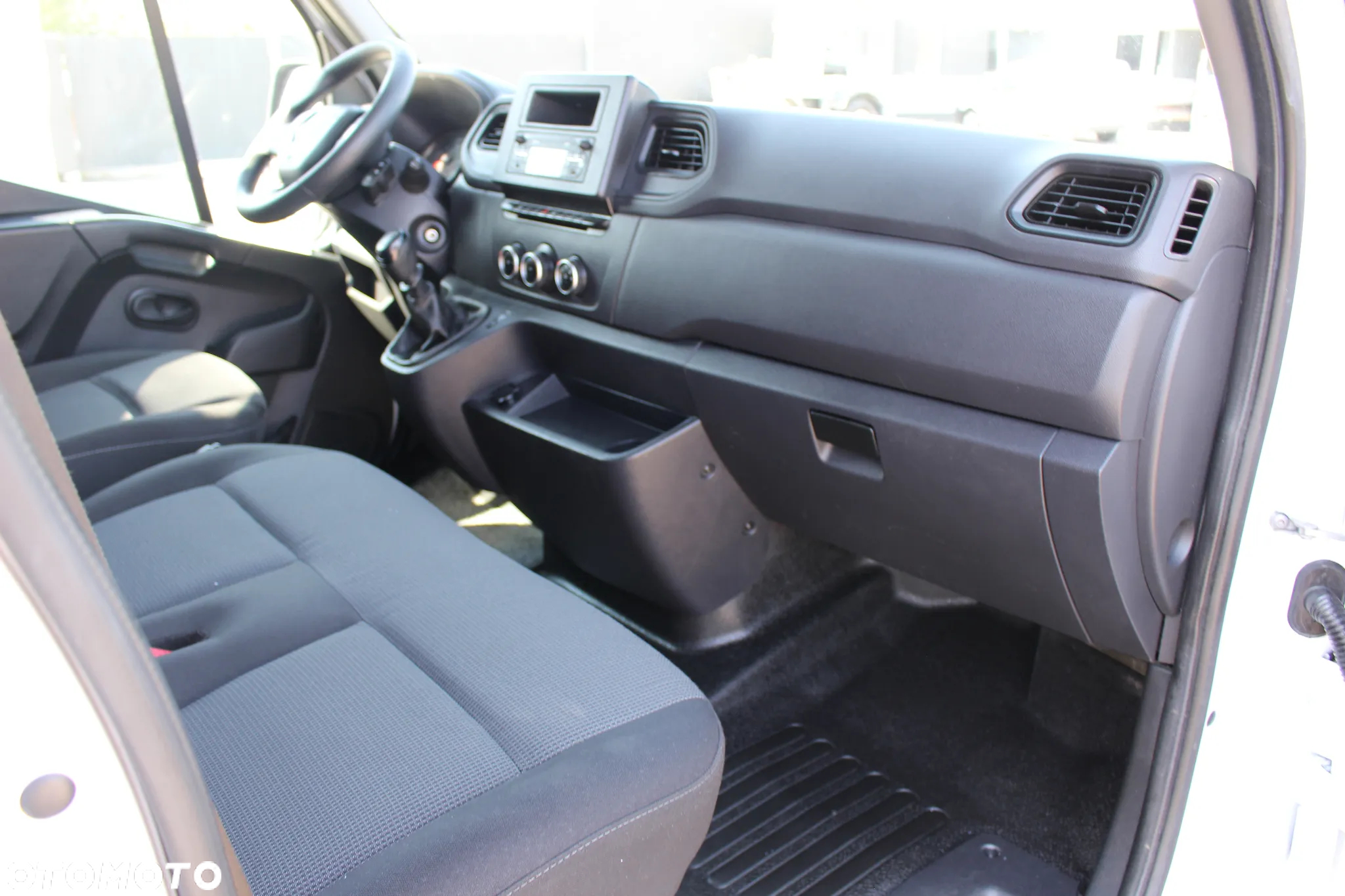 Renault MASTER 2.3 DCI 145 KM*/PODNOŚNIK KOSZOWY KLUBB 12.5M/*SERWIS*/ STAN IDEALNY / - 21