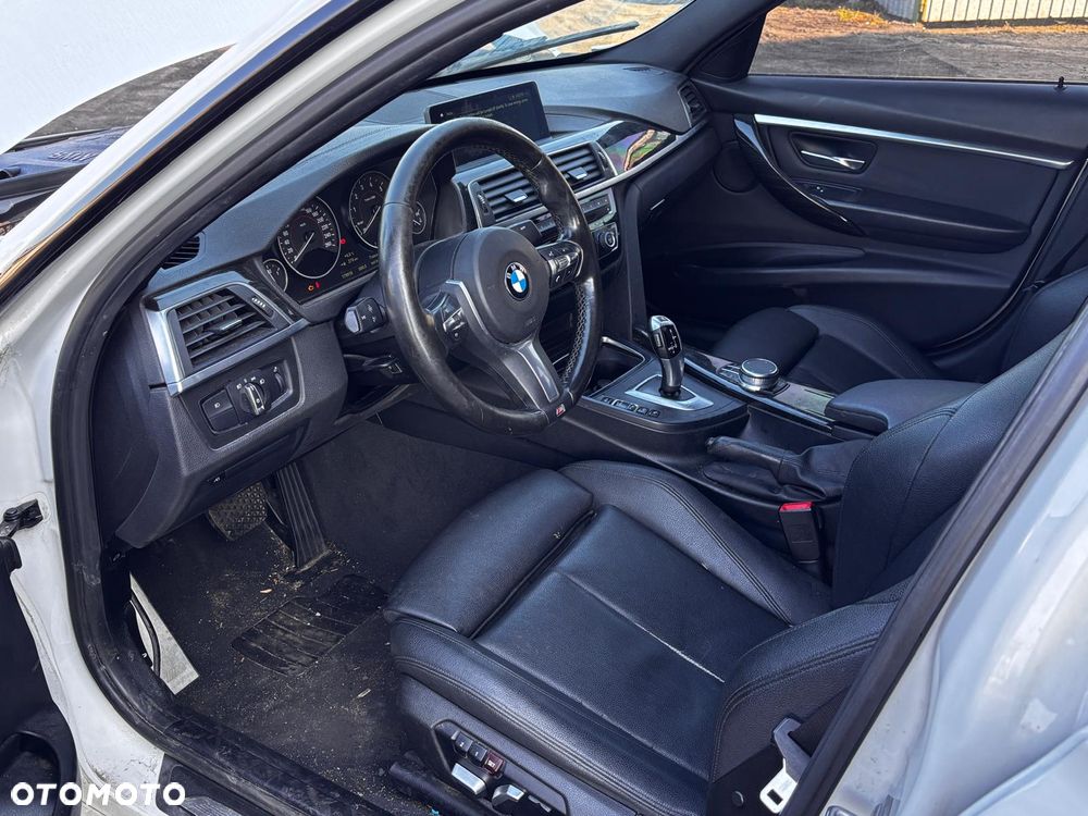 BMW Seria 3 ver-330i-xdrive-m-sport-shadow - 16