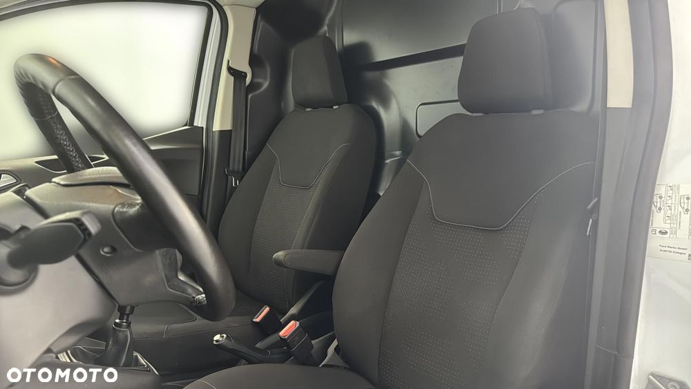 Ford Transit Courier - 12