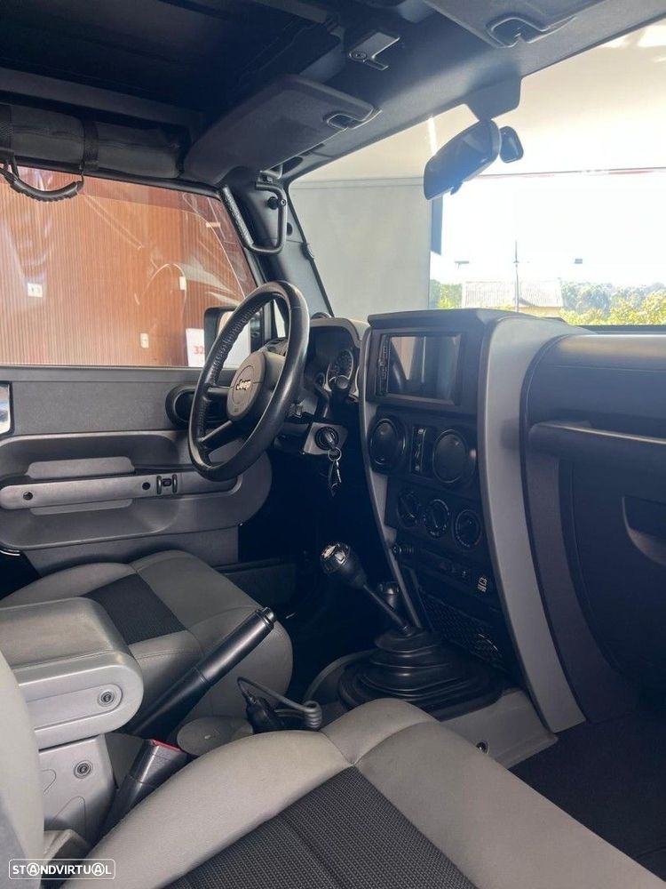 Jeep Wrangler Unlimited 2.8 CRD DPF Sport - 19