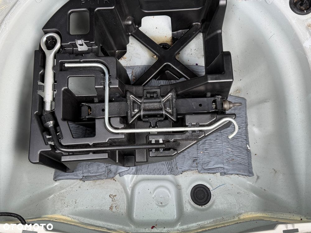 Toyota Prius 1.8 HSD Prestige - 23