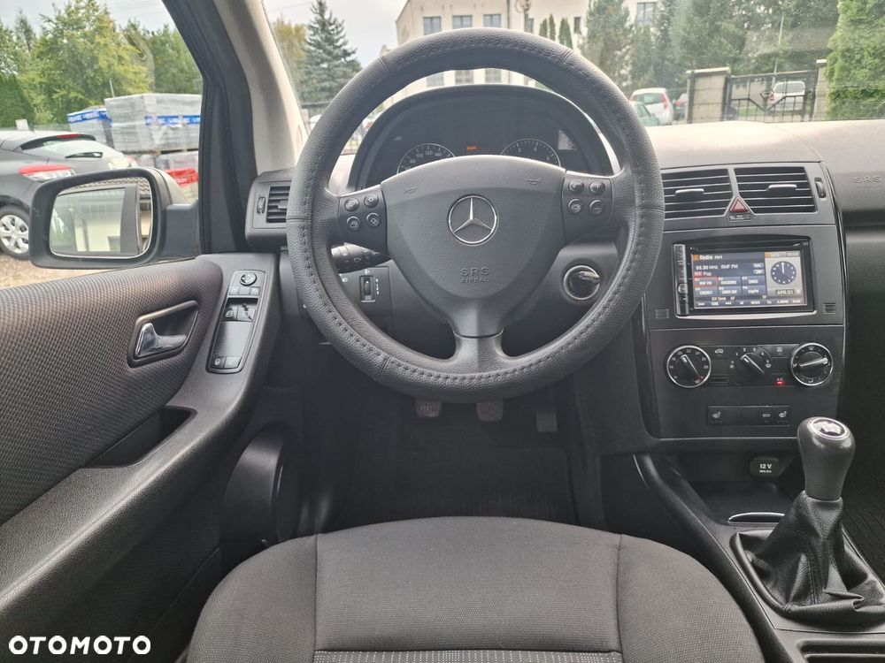 Mercedes-Benz Klasa A 160 BlueEFFICIENCY Elegance - 24
