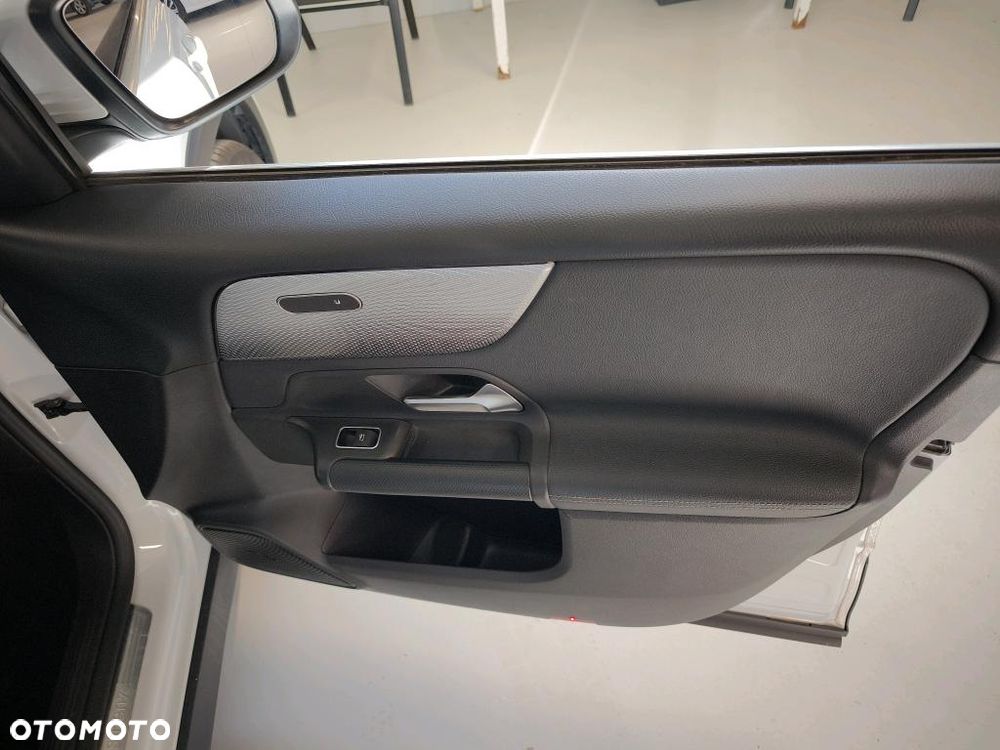 Mercedes-Benz GLB 200 7G-DCT - 18