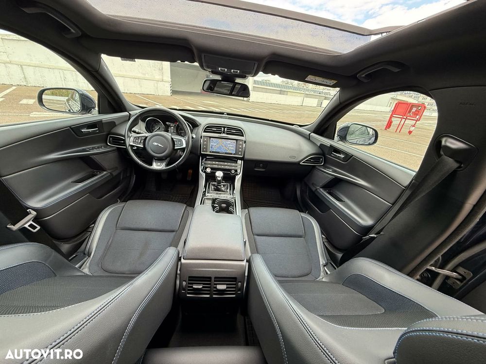 Jaguar XE 2.0 R-Sport - 7