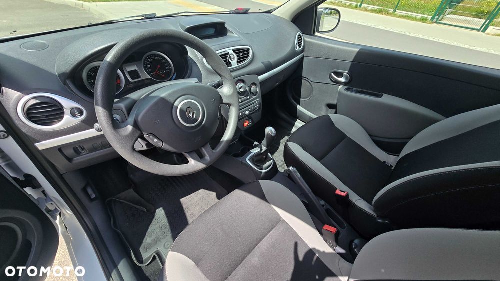 Renault Clio - 8