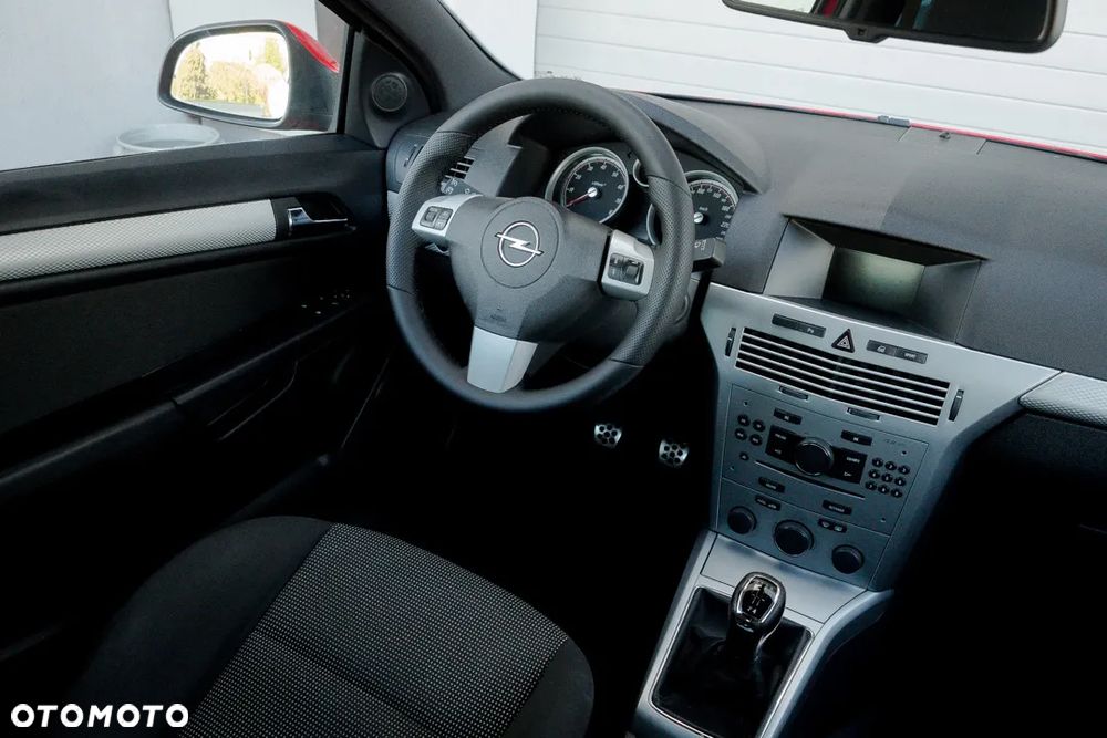 Opel Astra III GTC 1.8 Sport - 40