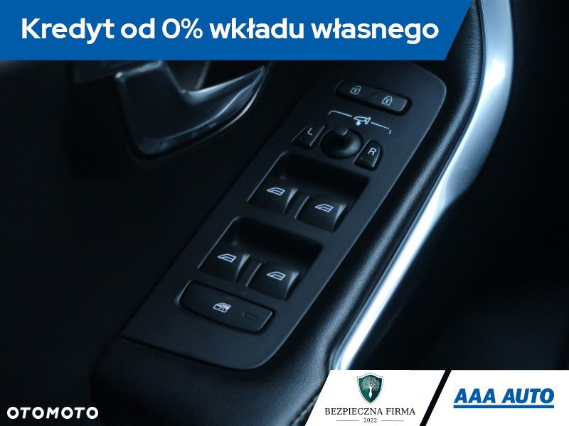 Volvo V40 - 24