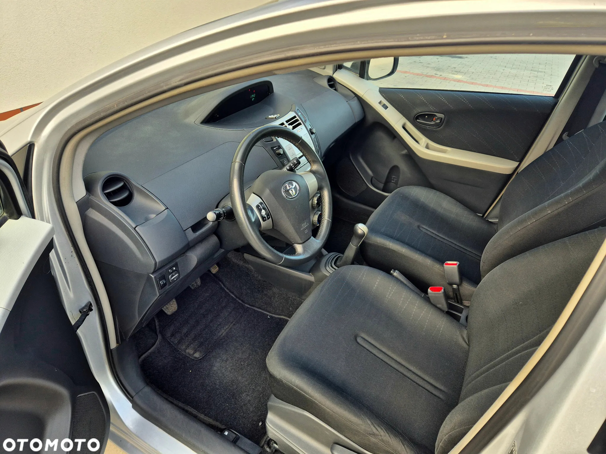 Toyota Yaris 1.0 Premium - 10