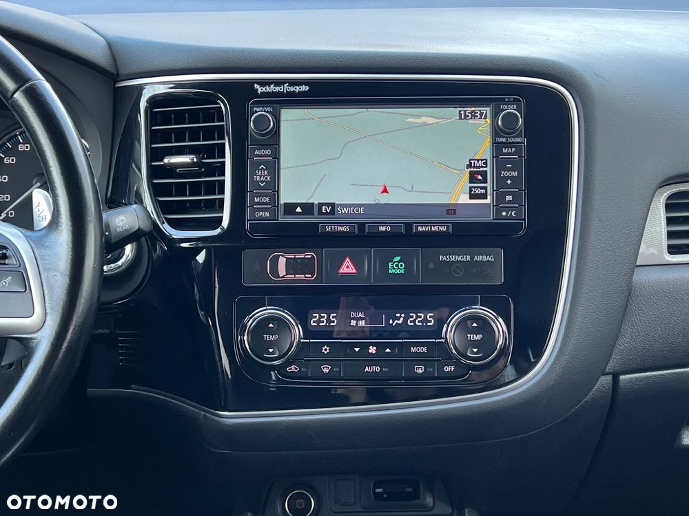 Mitsubishi Outlander 2.0 4WD Plus - 26