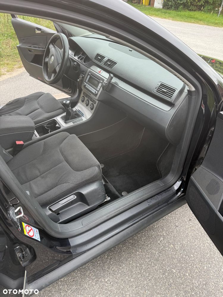 Volkswagen Passat 1.9 TDI Highline - 25