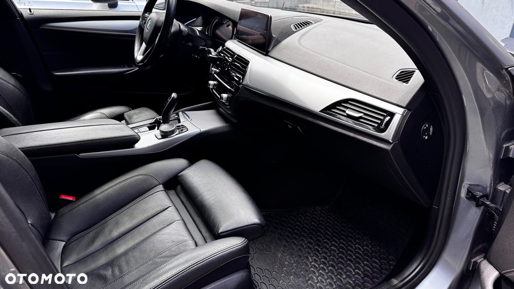 BMW Seria 5 520i - 30
