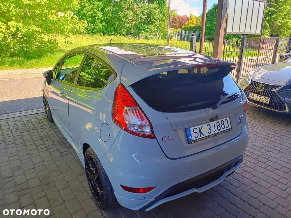 Ford Fiesta - 32
